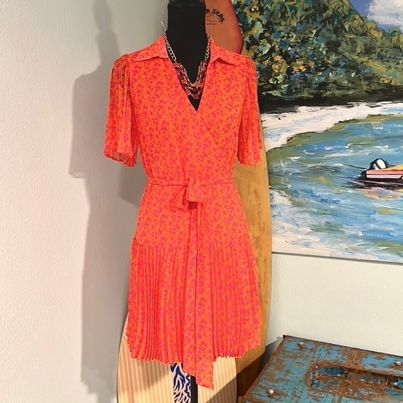 Alexis floral flutter sleeve pleated wrap dress,Excellent Condition,Size Medium - Picture 6 of 11